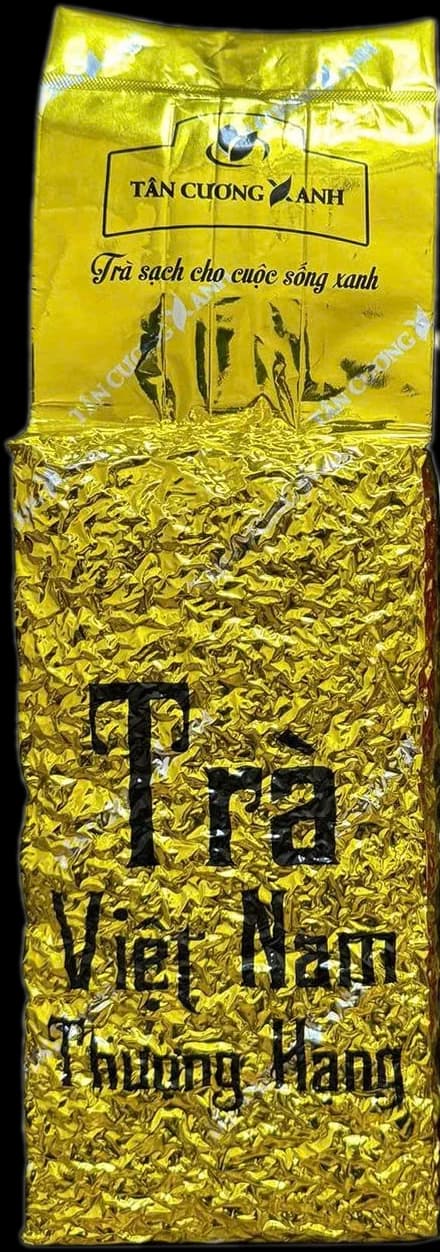 Tân Cương green tea in gold packaging